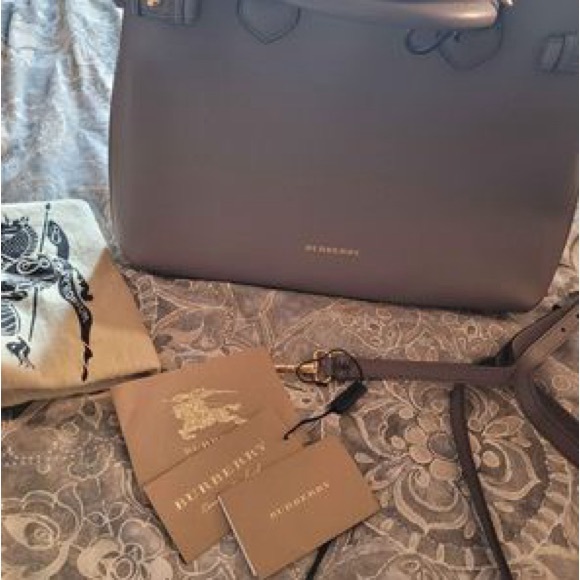 Burberry Banner Medium House Check Tote - Picture 7 of 7